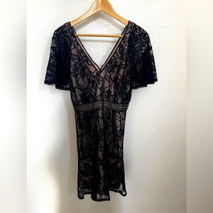 BB Dakota navy blue and nude cocktail mini dress size 0, NWT